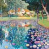 Fusiona el icónico estilo decorativo de Gustav Klimt con un sereno paisaje de estanque de nenúfares.